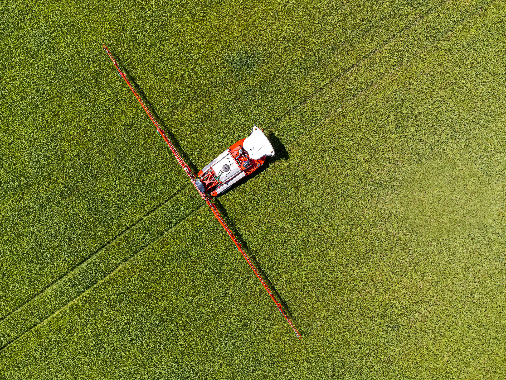 Bateman Sprayer in the field seen from above