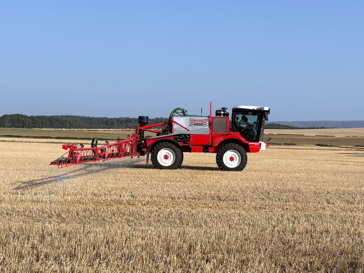 bateman-rb35-crop-sprayer-demo-in-scotland bateman rb35 crop sprayer being demonstrated in scotland