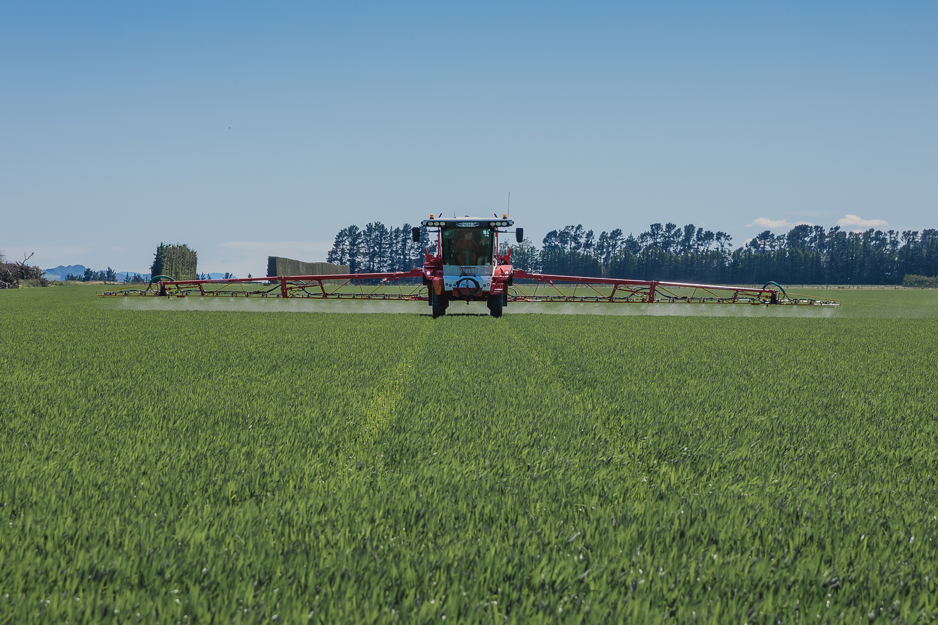 crop-spraying-underway-with-molloy-agriculture crop spraying underway with molloy agriculture