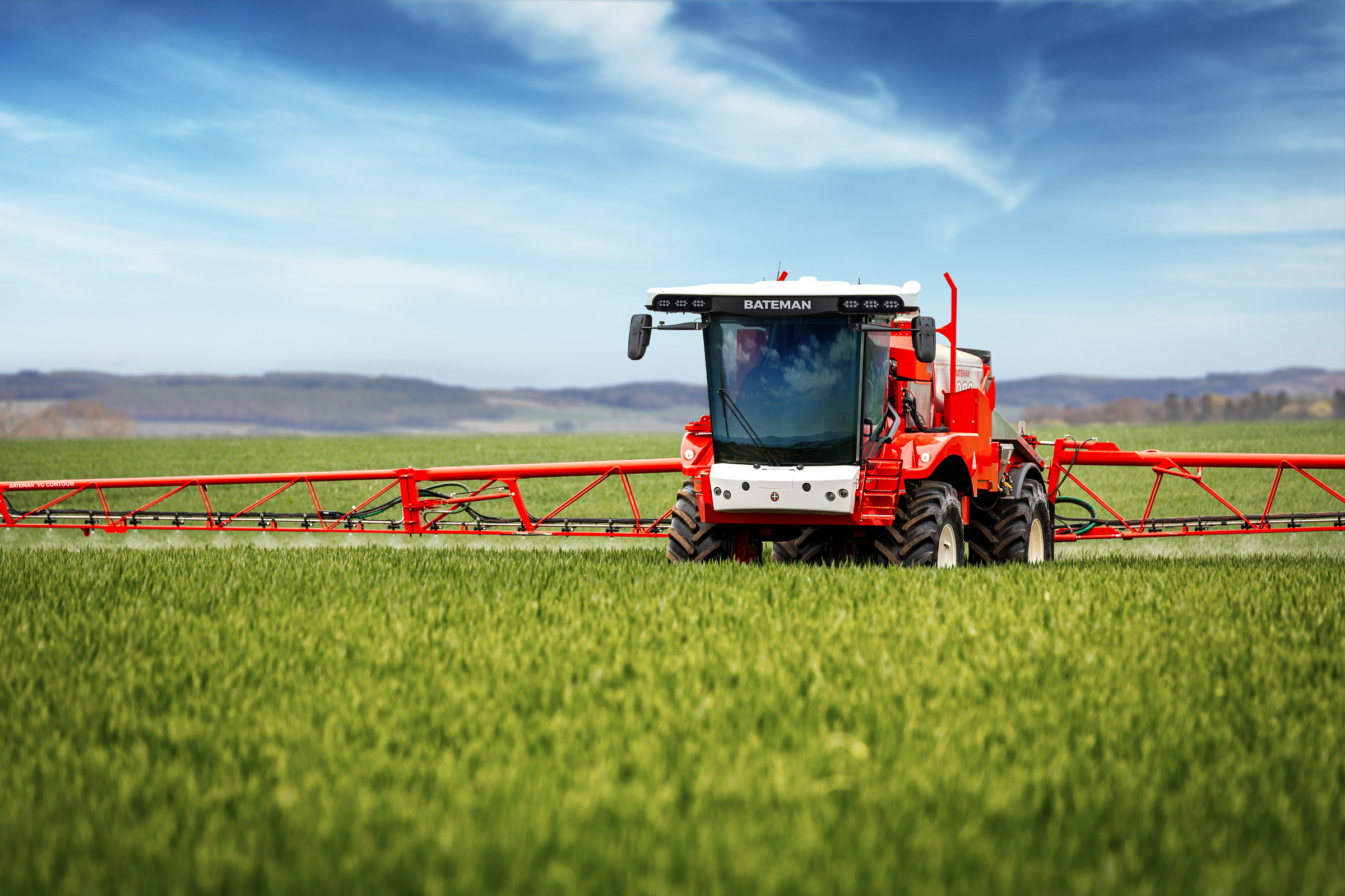 Bateman sprayer with variable geometry boom