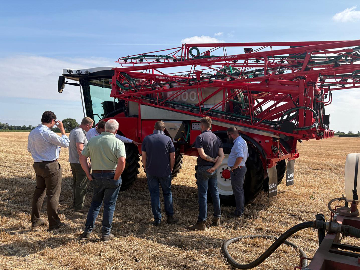 demonstrating-the-bateman-rb50-crop-sprayer